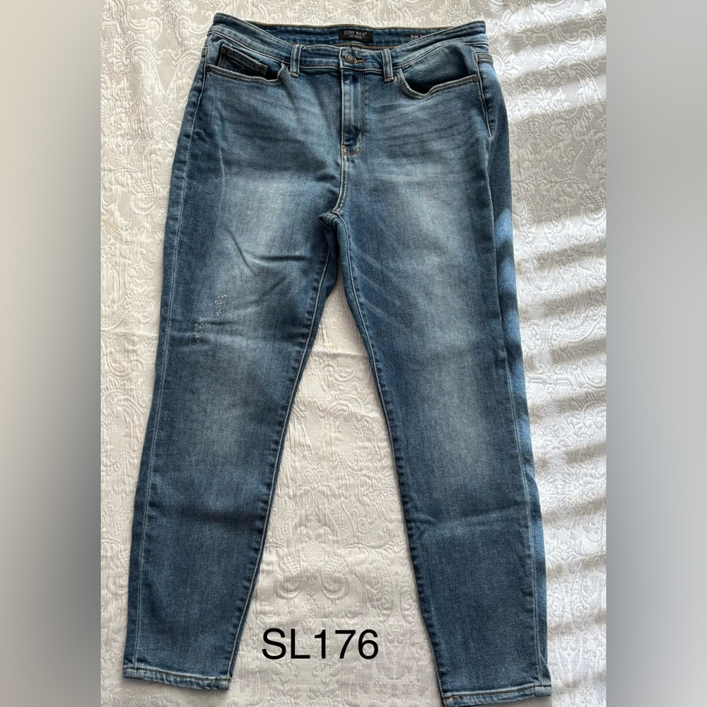 Judy Blue Slim Fit Jeans